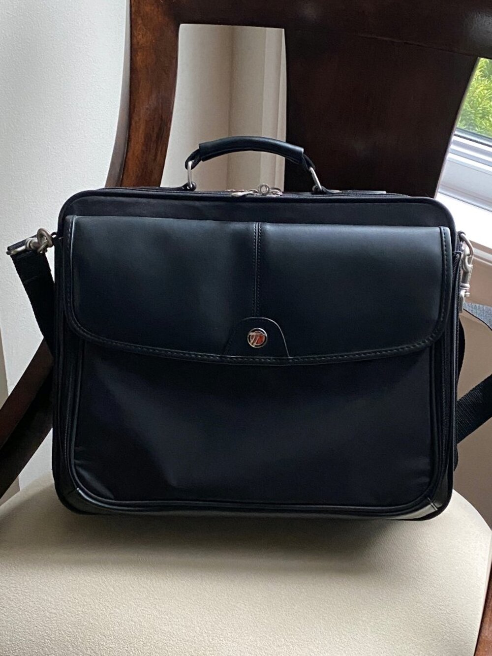 Targus Black Laptop Bag Briefcase Padded Work Messenger Case